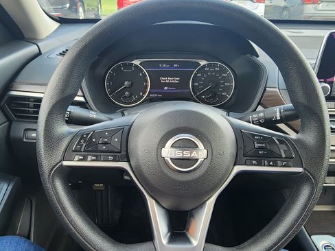 Used 2024 Nissan Altima 2.5 SV FWD image 17