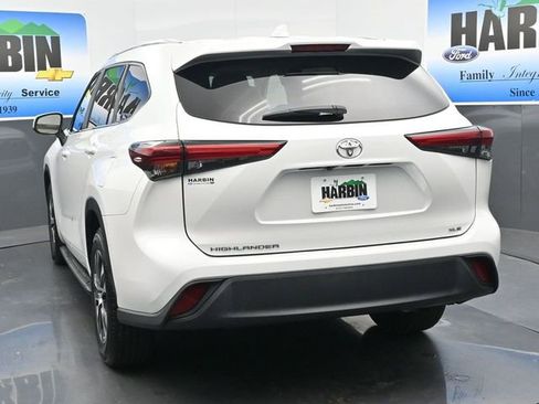 Used 2023 Toyota Highlander XLE FWD image 4