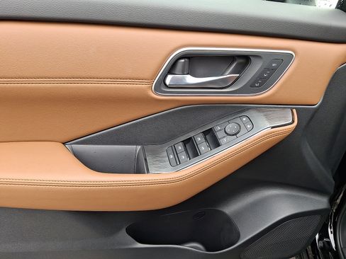 New 2026 Nissan Rogue Platinum AWD/4WD image 9
