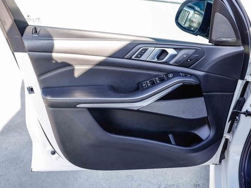 Used 2019 BMW X5 xDrive50i w/ M Sport Package image 22