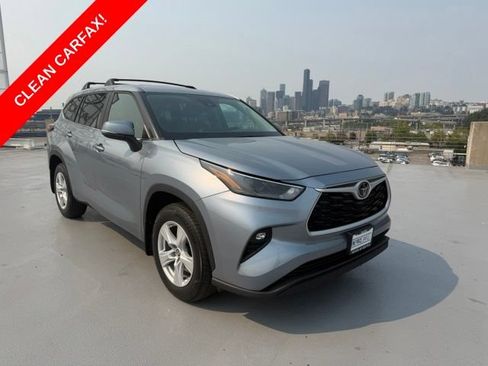 Used 2023 Toyota Highlander LE AWD/4WD image 1