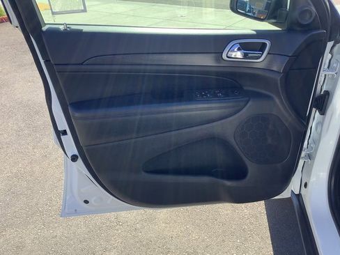 Used 2018 Jeep Grand Cherokee Laredo image 9