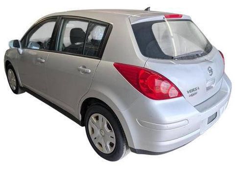 Used 2011 Nissan Versa 1.8 S FWD image 3