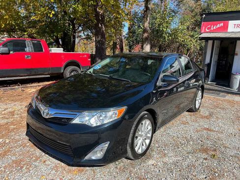 Used 2012 Toyota Camry XLE image 3