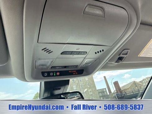 Used 2024 GMC Terrain SLT AWD/4WD image 36