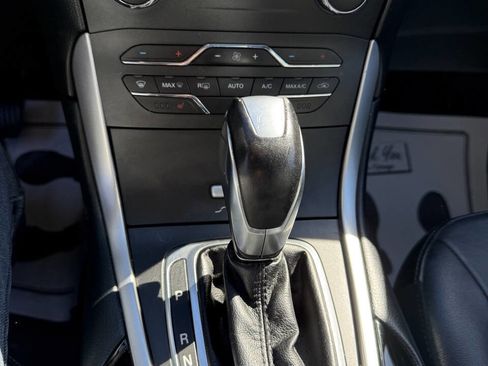 Used 2017 Ford Edge SEL w/ Equipment Group 201A image 26