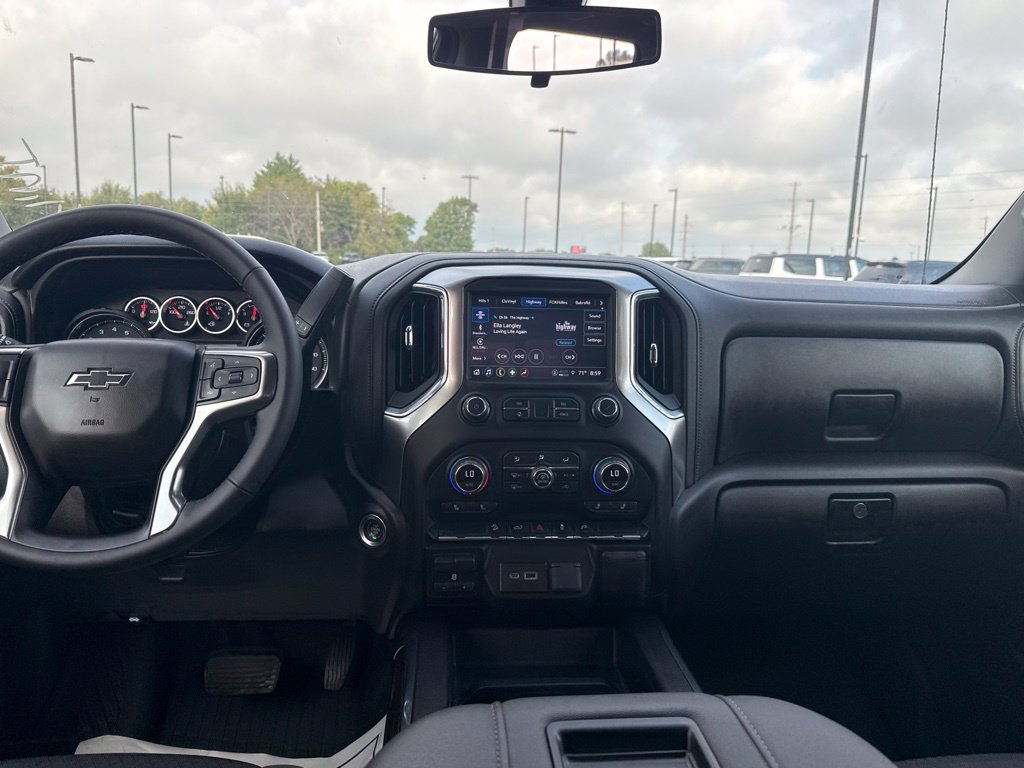 Used 2022 Chevrolet Silverado 1500 LT Trail Boss w/ Convenience Package II AWD/4WD image 11