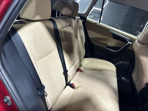 Used 2019 Toyota RAV4 LE FWD image 33