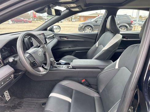 Used 2025 Toyota Camry SE image 13