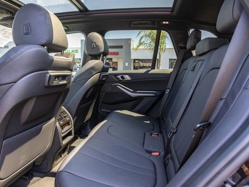 Used 2022 BMW X5 xDrive40i w/ Premium Package AWD/4WD image 28