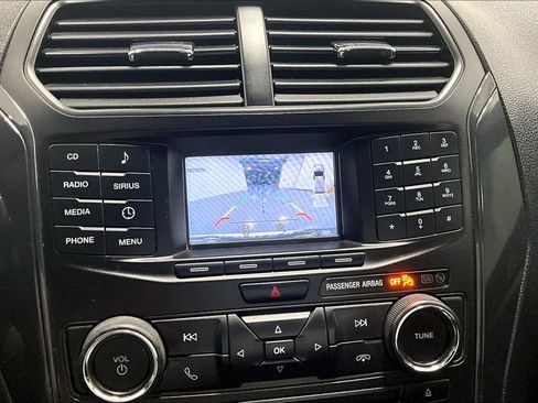 Used 2017 Ford Explorer XLT AWD/4WD image 27