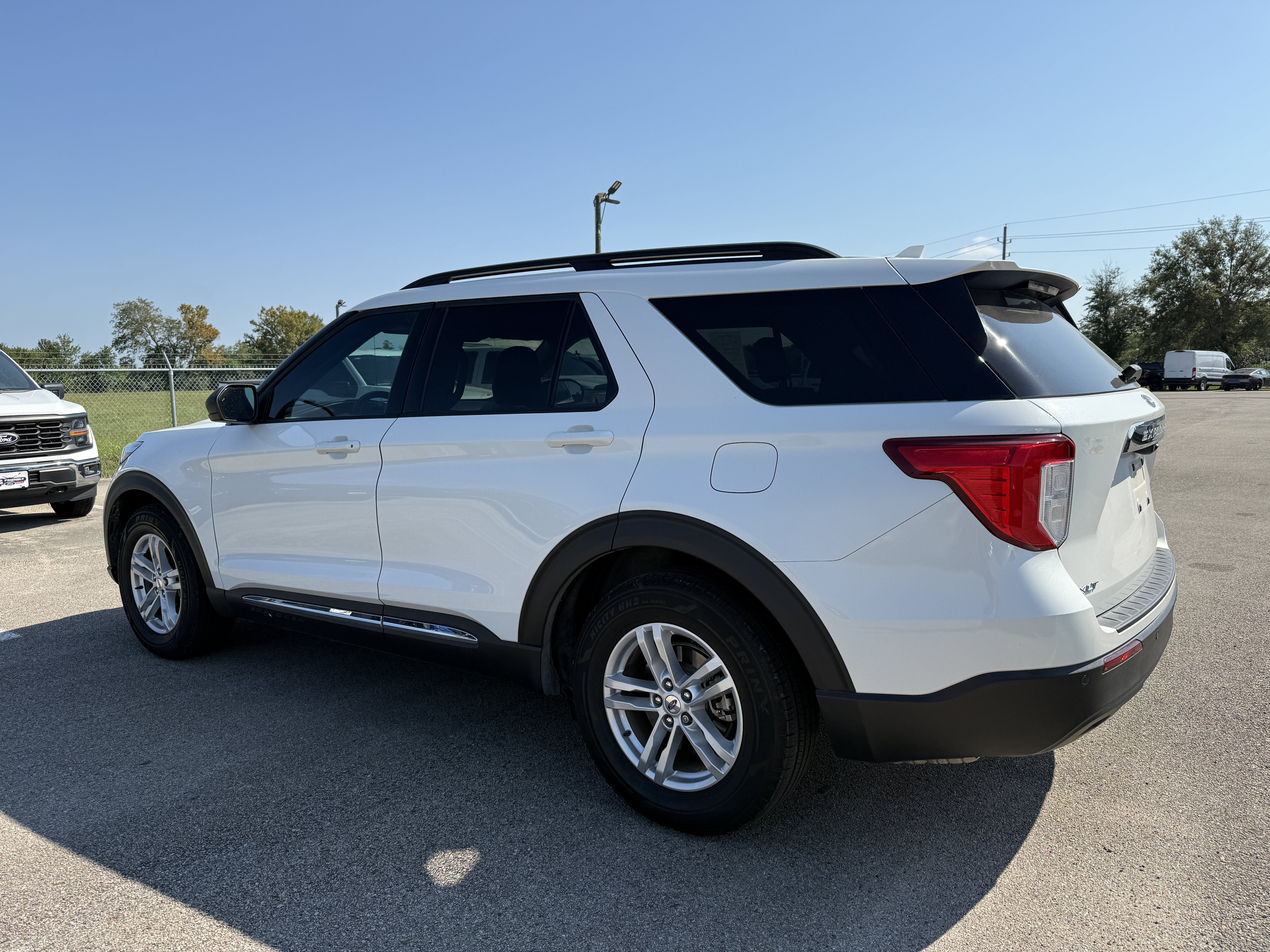 Used 2023 Ford Explorer XLT RWD image 3