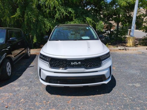 Used 2023 Kia Sorento S w/ Panoramic Sunroof Package FWD image 2