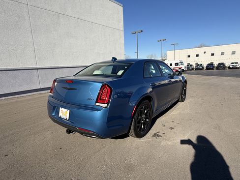 Used 2022 Chrysler 300 Touring L w/ Comfort Group image 28