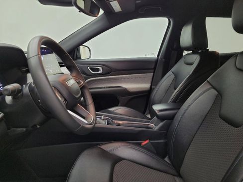 Used 2024 Jeep Compass Latitude image 17