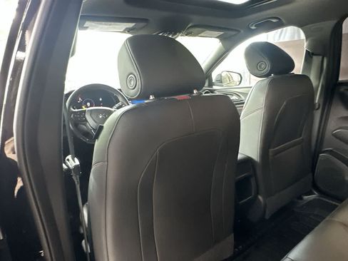 Used 2024 Chevrolet Trax RS w/ Sunroof Package FWD image 23