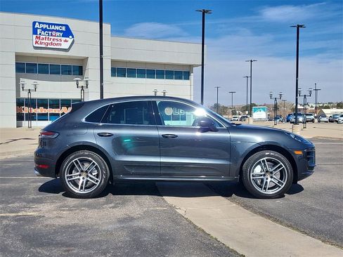 Used 2020 Porsche Macan Turbo image 3
