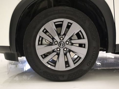 Used 2025 Nissan Pathfinder SV AWD/4WD image 9