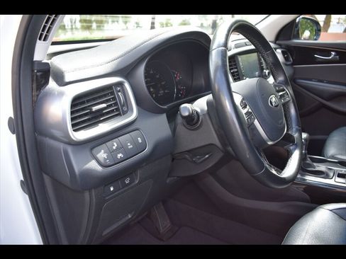 Used 2019 Kia Sorento EX w/ EX Touring Package FWD image 18
