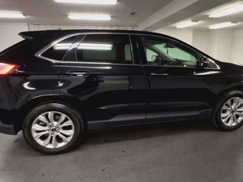 Used 2024 Ford Edge Titanium image 9