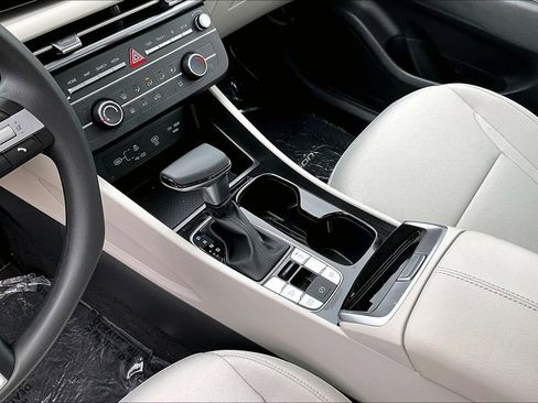 Used 2025 Hyundai Tucson SE FWD image 15