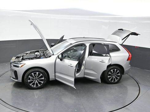 Used 2025 Volvo XC60 B5 Plus AWD/4WD image 41