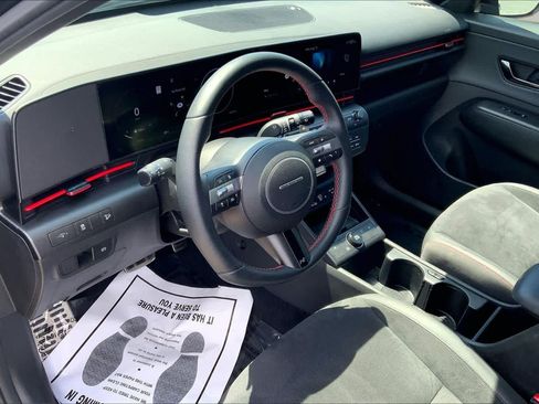 Used 2025 Kia Sportage LX FWD image 18