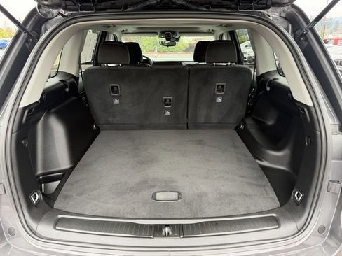 Used 2024 Jeep Grand Cherokee Laredo X w/ Trailer Tow Package image 11