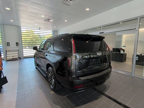 Certified 2022 Cadillac Escalade Sport Platinum w/ Heavy-Duty Trailer Package AWD/4WD image 5