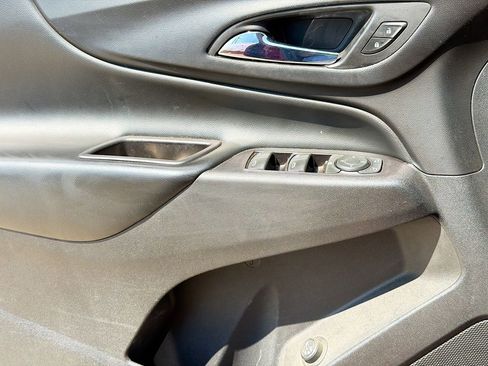 Used 2018 Chevrolet Equinox LT FWD image 18