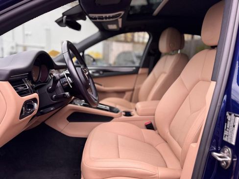 Used 2023 Porsche Macan AWD/4WD image 19