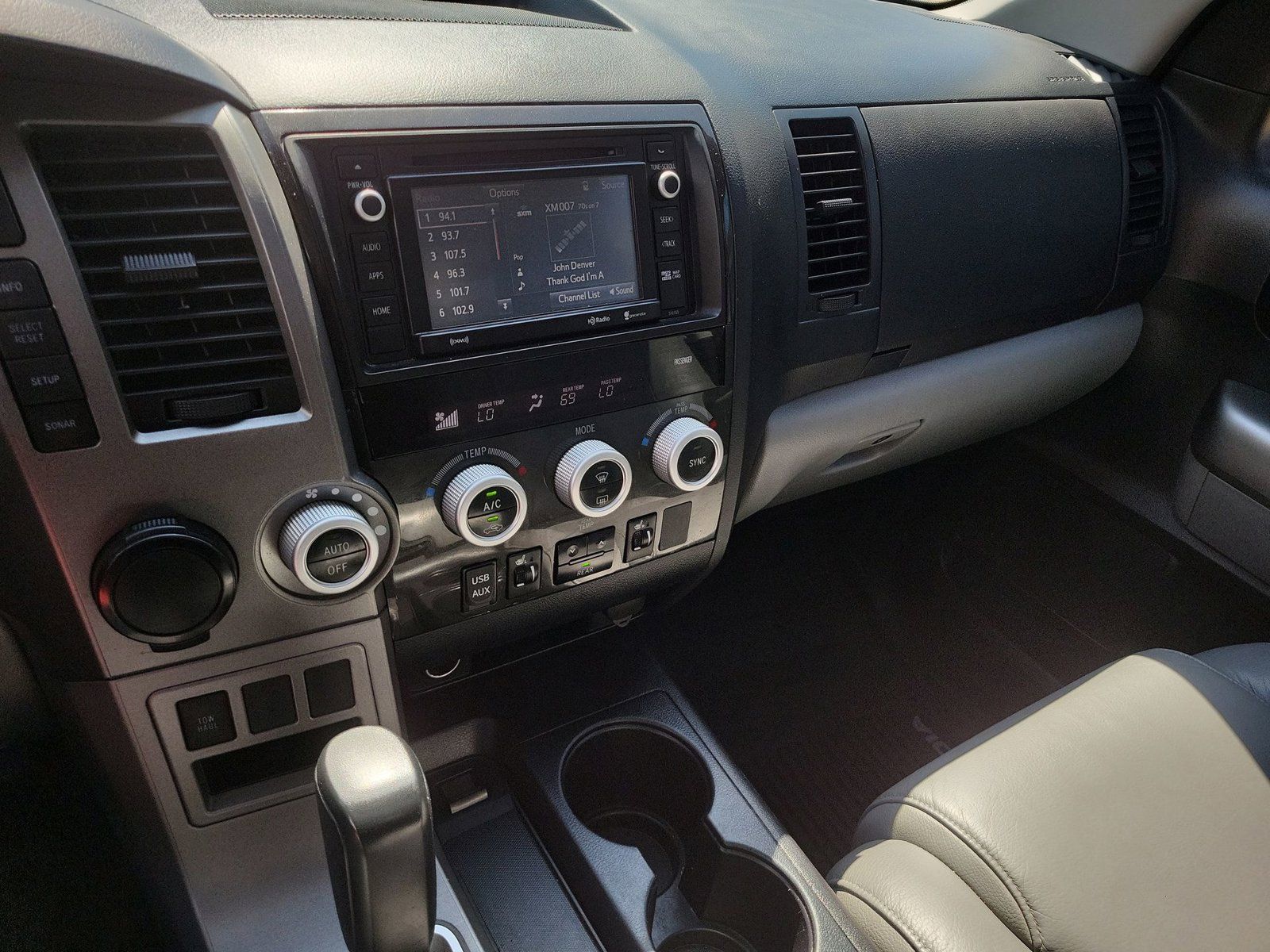 Used 2017 Toyota Sequoia SR5 w/ Premium Package RWD image 14