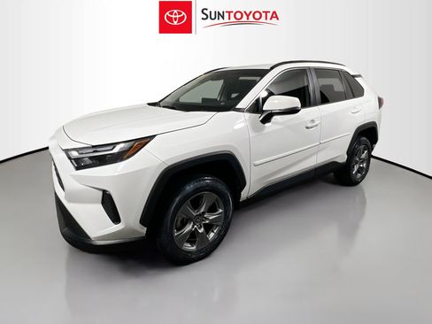 Used 2022 Toyota RAV4 XLE w/ Convenience Package image 9