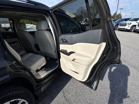 Certified 2021 GMC Acadia Denali w/ Denali Ultimate Package AWD/4WD image 18