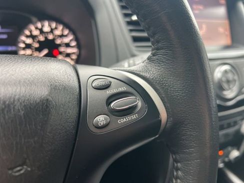 Used 2018 Nissan Pathfinder SV image 14