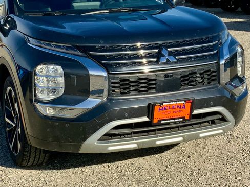 Used 2024 Mitsubishi Outlander SE image 12