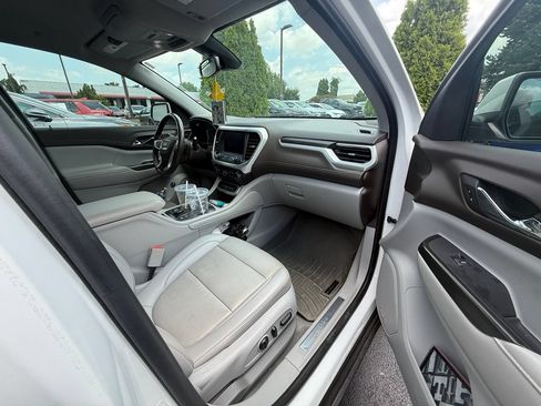 Used 2021 GMC Acadia SLT w/ Preferred Package FWD image 9