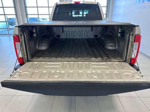 Used 2017 Ford F250 Lariat w/ Chrome Package image 7