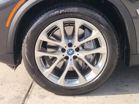 Used 2022 BMW X5 xDrive45e w/ Premium Package image 12