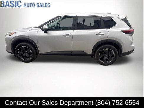 Used 2024 Nissan Rogue SV image 1