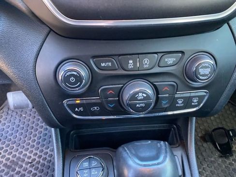 Used 2022 Jeep Cherokee Trailhawk w/ Technology Group B image 26