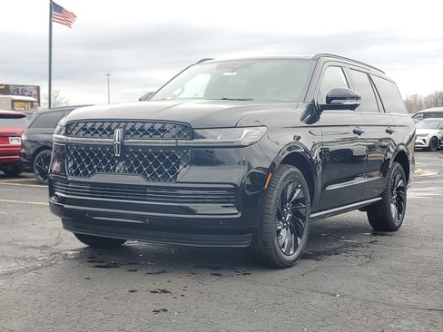 New 2026 Lincoln Navigator Reserve image 2