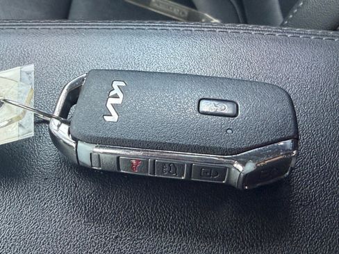 Certified 2025 Kia Seltos EX AWD/4WD image 37