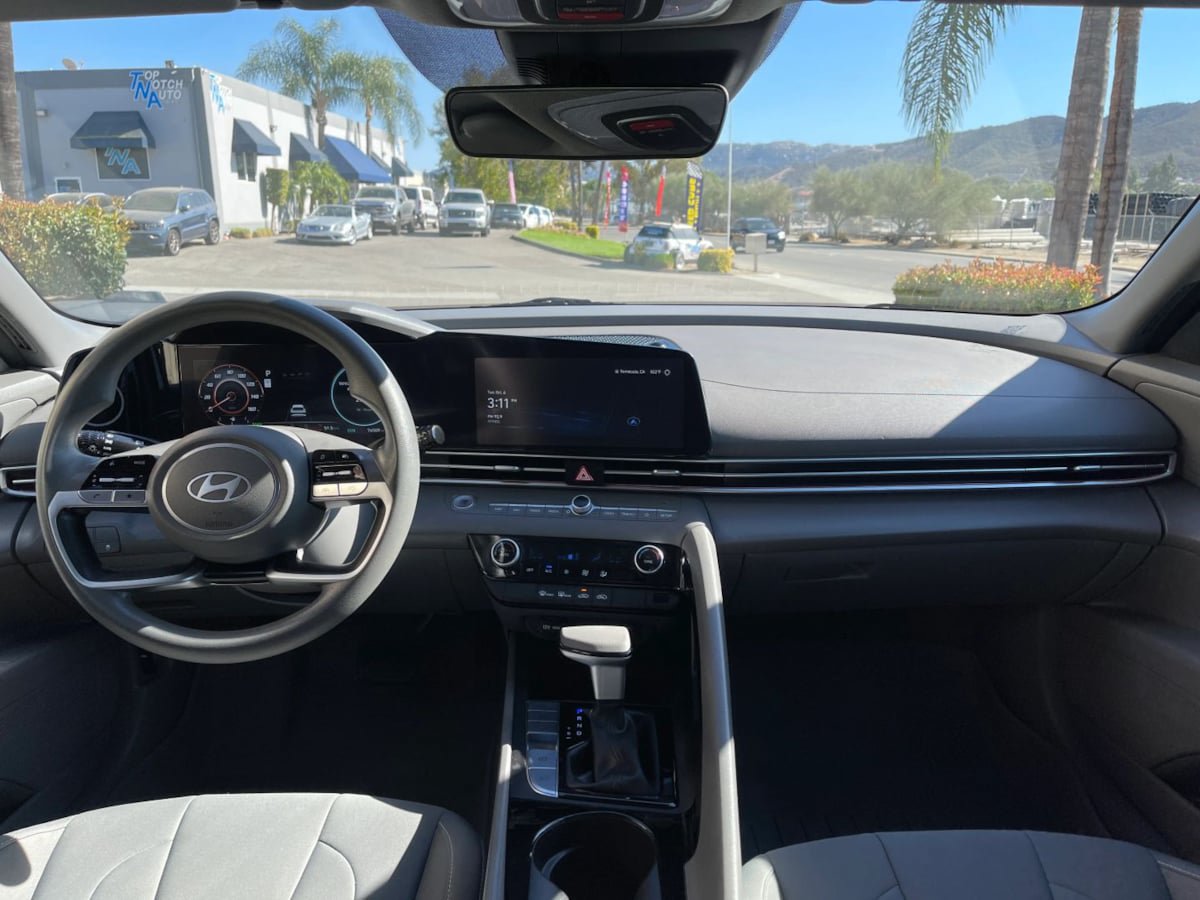 Used 2024 Hyundai Elantra Blue FWD image 11