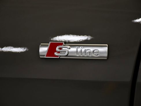 New 2026 Audi Q4 e-tron Premium image 11