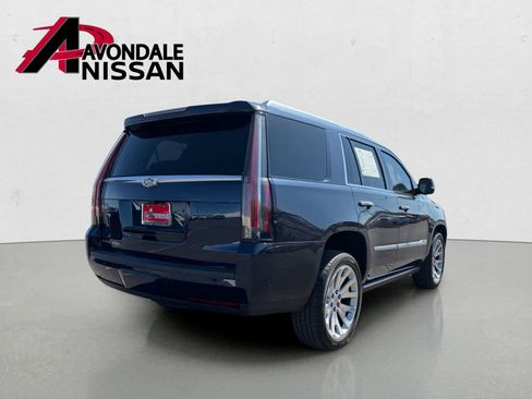 Used 2018 Cadillac Escalade Premium Luxury AWD/4WD image 4