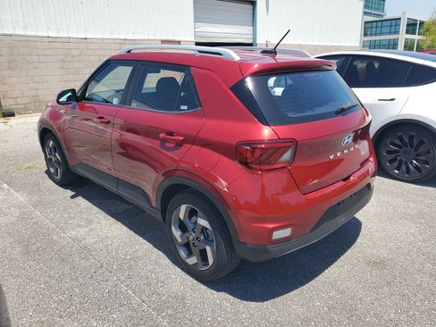 Used 2025 Hyundai Venue SEL FWD image 3