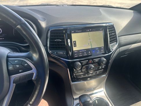 Used 2020 Jeep Grand Cherokee Laredo w/ Quick Order Package 2BN North image 11