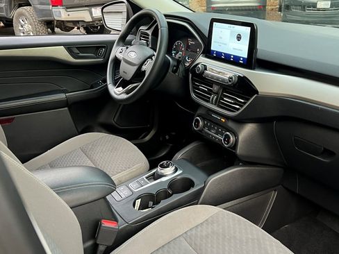 Used 2022 Ford Escape SE w/ SE Sport Appearance Package image 12