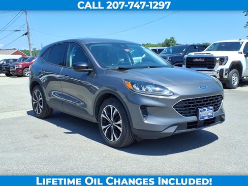Used 2021 Ford Escape SE w/ SE Sport Appearance Package AWD/4WD image 3